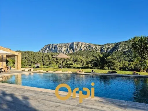 Propriété 5 pièces 195 m²