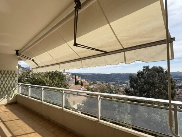 A LOUER - GRASSE: grand appartement de 74 m2 avec terrasse, 2 chambres et parking privatif en sous s