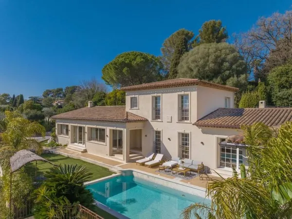 Villa 5 pièces 250 m²