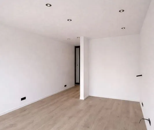 Bureau 30 m2 neuf, lumineux - Salle de bain - Extension possible - Parking