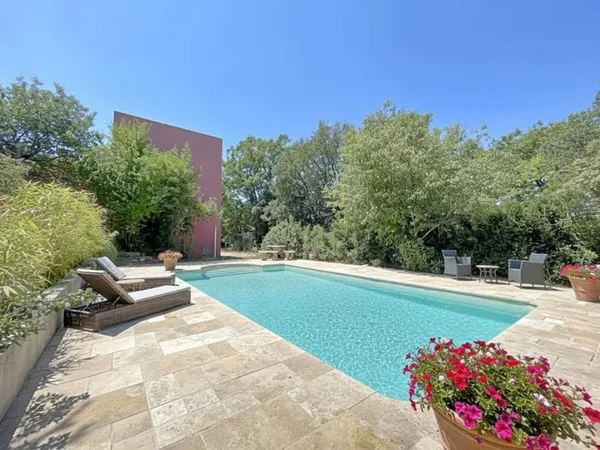 Maison 7 pièces 274 m²