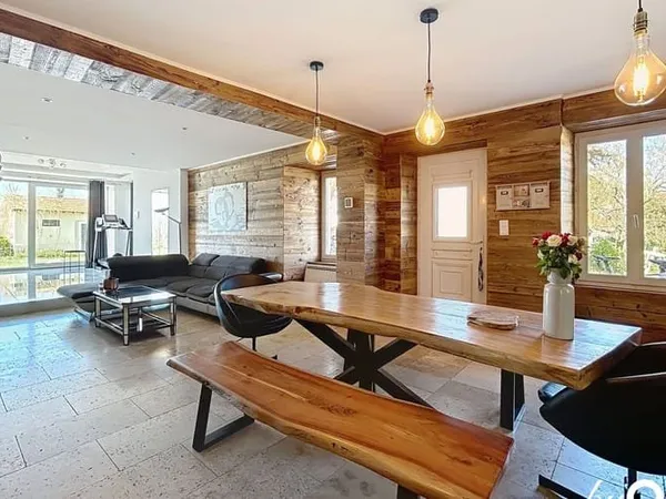 Maison 6 pièces 210 m²