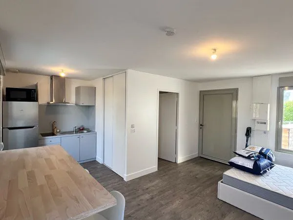 À louer, studio meublé de 28 m² situé à Truyes loyer 500 euros charges comprises