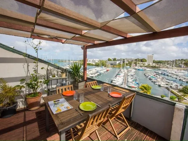 À VENDRE GRAND APPARTEMENT MEUBLÉ T3 AVEC VUE MER BOX ET CIT