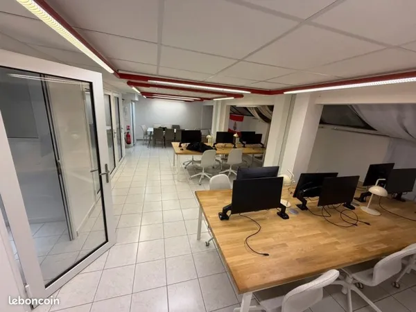 Bureau 60 m² - Rond-Point de Rennes | Quartier recherché | Idéalement situé