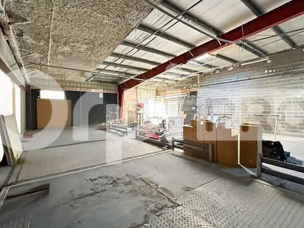 Local commercial 392 m²