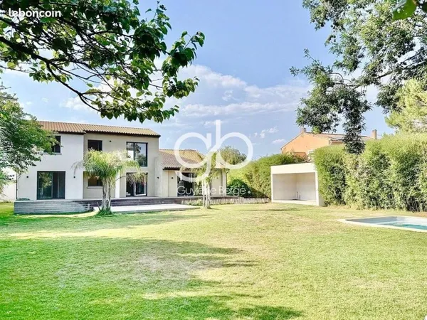 Maison 7 pièces 215 m²