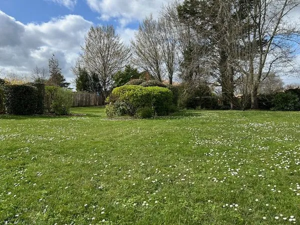 Terrain à bâtir de 415 m² à LEOGNAN (33)
