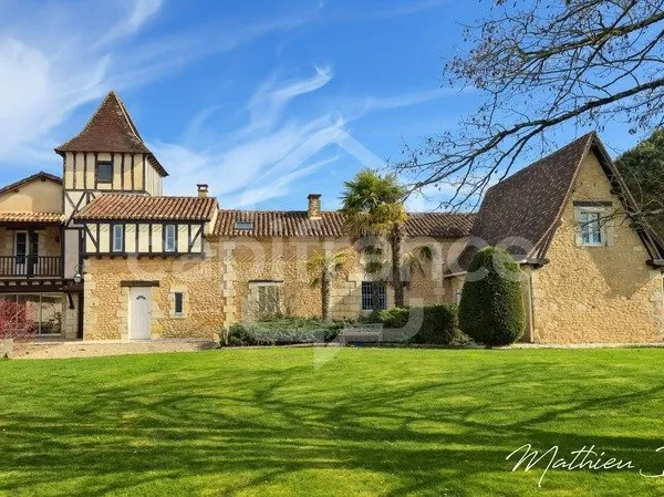 Domaine de caractère du XVIIe siècle rénové - Propriété de charme avec piscine et parc arboré - Entr
