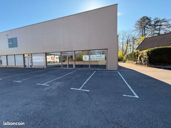 Local commercial 605 m² SAINT VIT