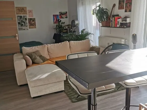 Studio lumineux meublé