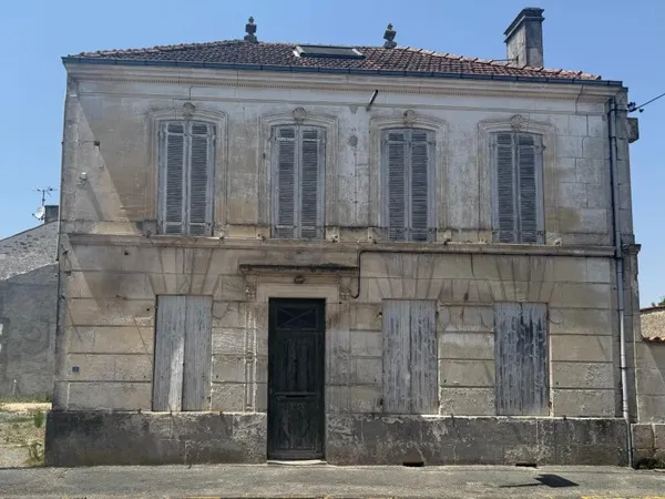 MAISON DE CARACTERE - BRIZAMBOURG