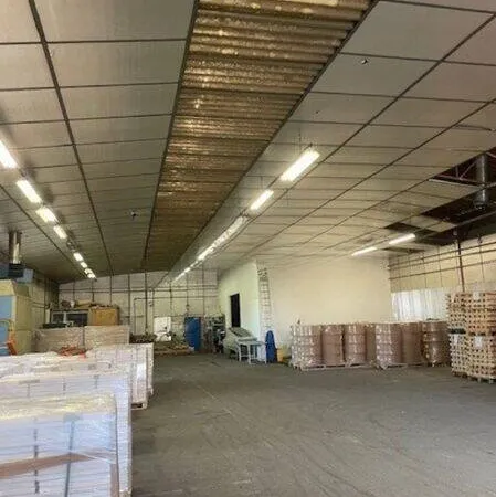 Entrepôt 630 m²