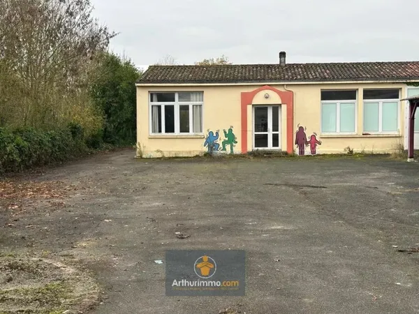 Local d’activité et entrepôt Location Les Velluire-sur-Vendée   690€