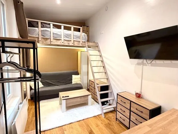Studio meublé mezzanine Henriville - 490 CC - prêt à vivre
