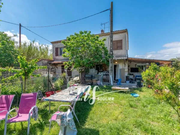 Maison de 200 m² en trois appartements