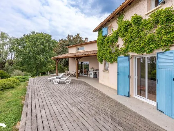 Villa 10 pièces 226 m²