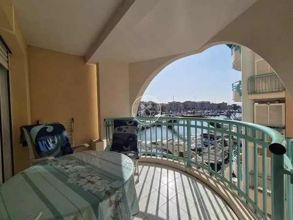 Port de Fréjus - Appartement T2 de 49,32 m² - Balcon avec vue sur le port et la mer, résidence sécur