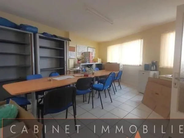 Bureau et espace de travail Location Guilvinec  61m² 650€