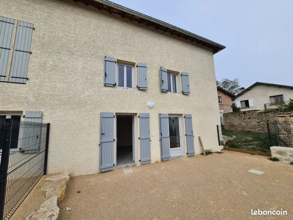 Maison neuve avec 3 chambres, ensoleillée