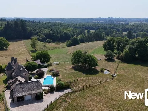 Propriété de charme en pierre - 290 m² - vue dominante - cadre d'exception