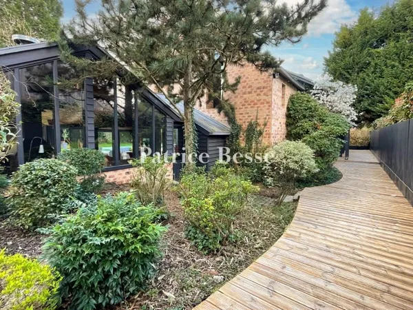 Maison 10 pièces 270 m²