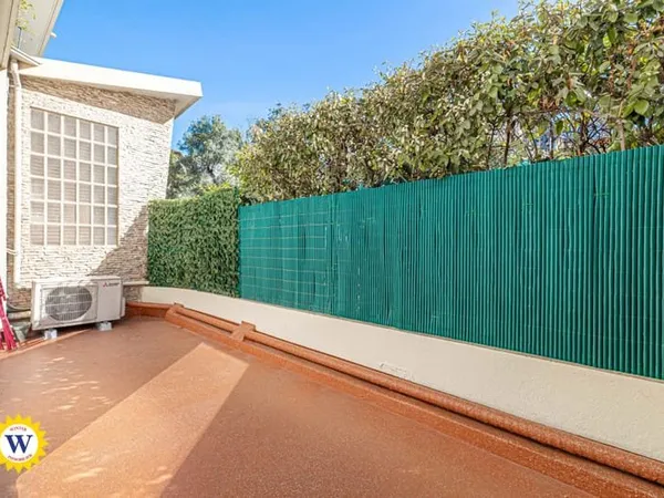 2 pièces rénové avec terrasse en rez-de-jardin