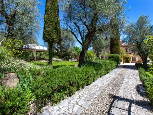 Maison 14 pièces 829 m²