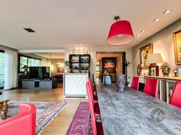 Appartement 5 pièces 150 m²