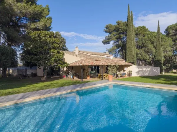 Maison 4 pièces 256 m²