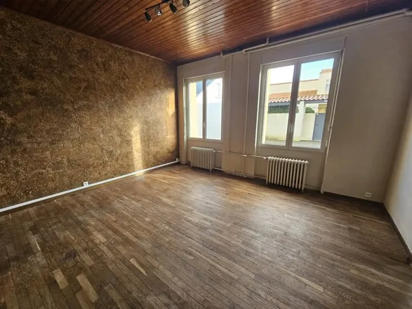 MAISON DE VILLE MACHECOUL PROCHE COMMERCES ET TRANSPORTS