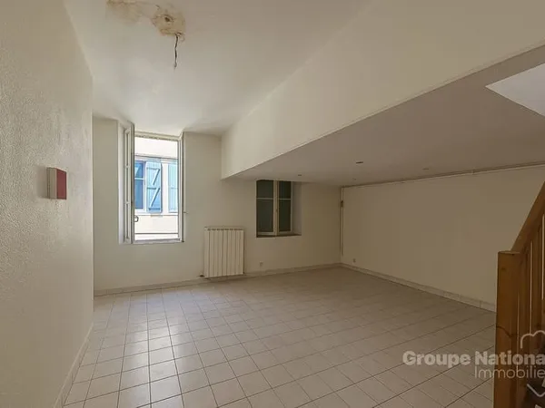 Maison de ville divisée en 2 appartements Nimes 88 m2