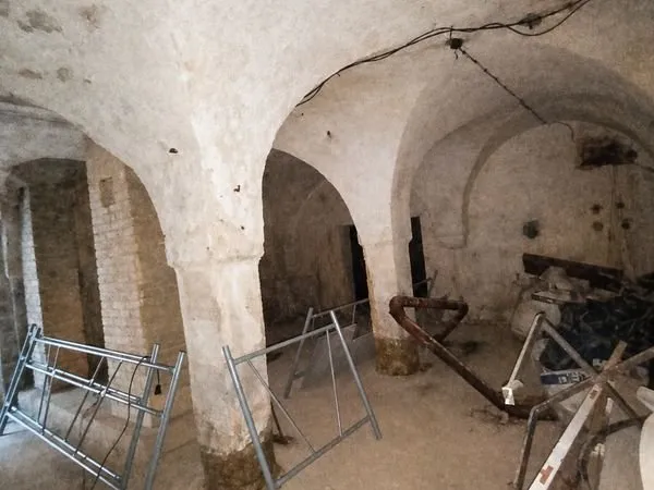 Caves voûtées 400m2 de stockage