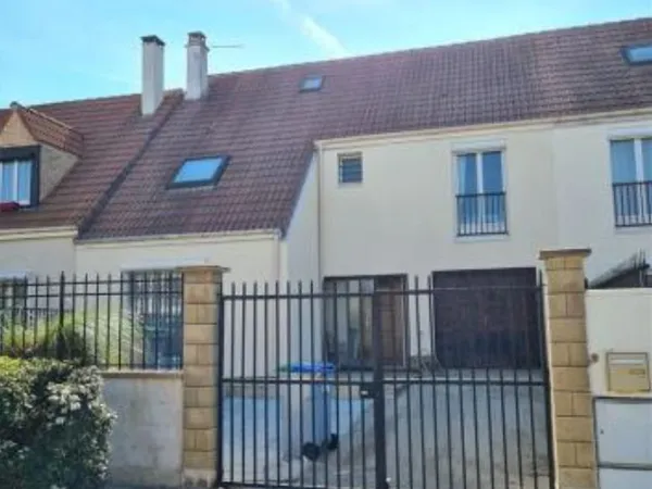 Chambre à louer dans grande maison avec jardins - Quartier recherché