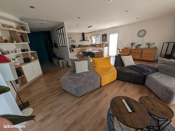 Maison "Zéro Travaux" avec cuisine équipée, suite parentale, double garage & Piscine