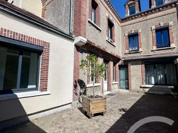 Maison 8 pièces 273 m²