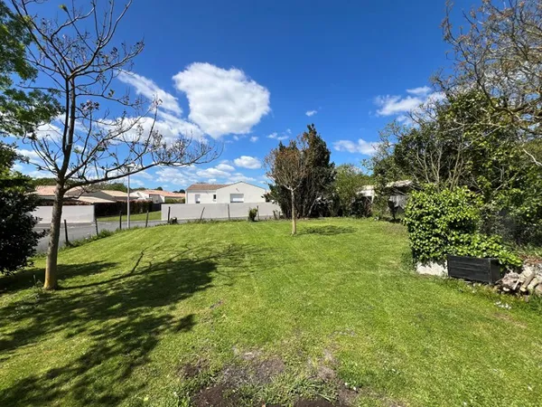 Terrain 374 m²