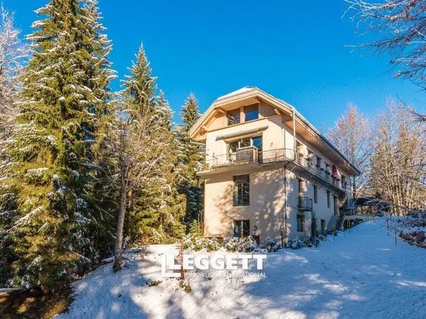 Maison 9 pièces 390 m²