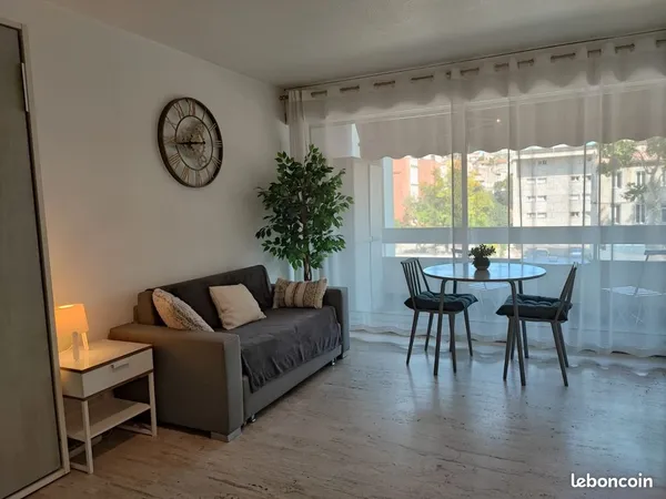 Location uniquement d'étudiant appartement studio T1 de 32m² métro chartreux
