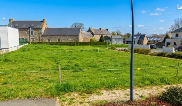 Vend terrain 710m² à Tramain