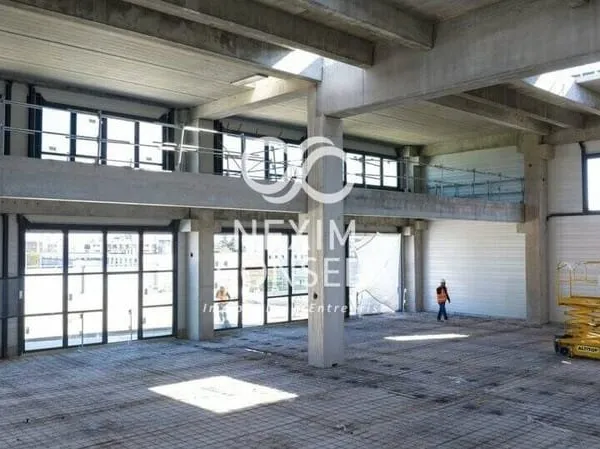 Entrepôt 1017 m²