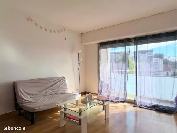 Bordeaux Saint Augustin, T1 lumineux avec balcon et parking