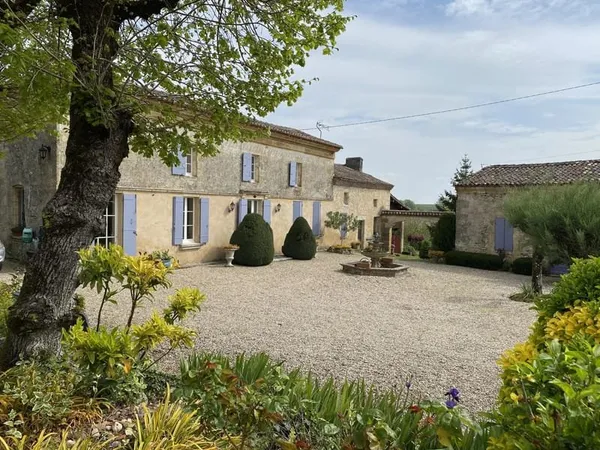 Maison de maître de 4 chambres avec dépendances