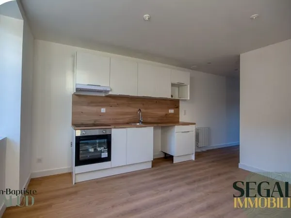 Appartement T2 entièrement neuf cour privé DPE C Gourg