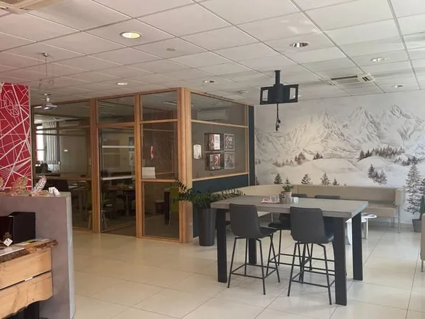 Local commercial 224 m²