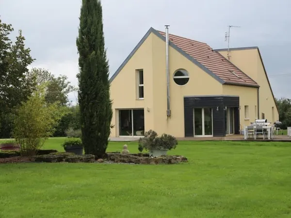 Maison contemporaine sur 8 000 m² avec vue dégagée