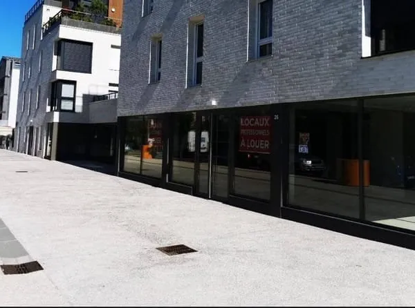 Local commercial 174 m²