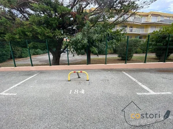 Deux Places de parking extérieur Fréjus