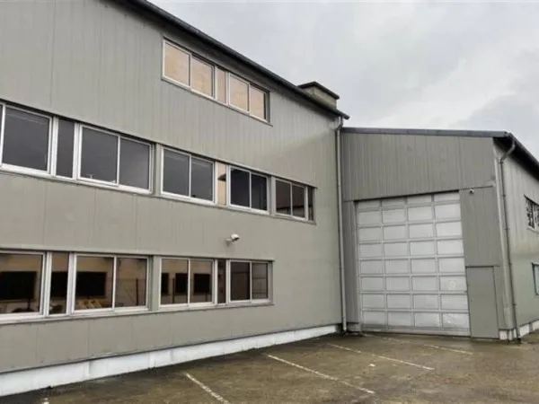 Local d'activité 1715 m²