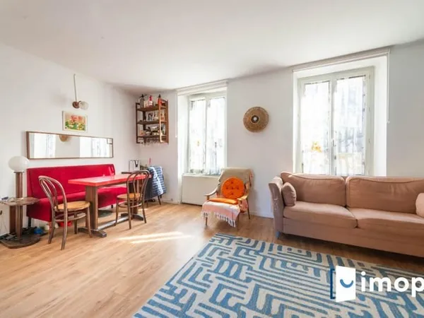 Maison individuelle de 4 chambres avec grange sur terrain de 730m²